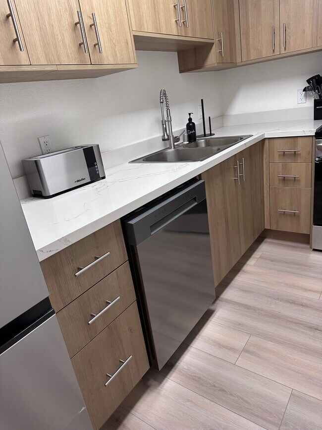 Building Photo - 2875 N Los Felices Rd