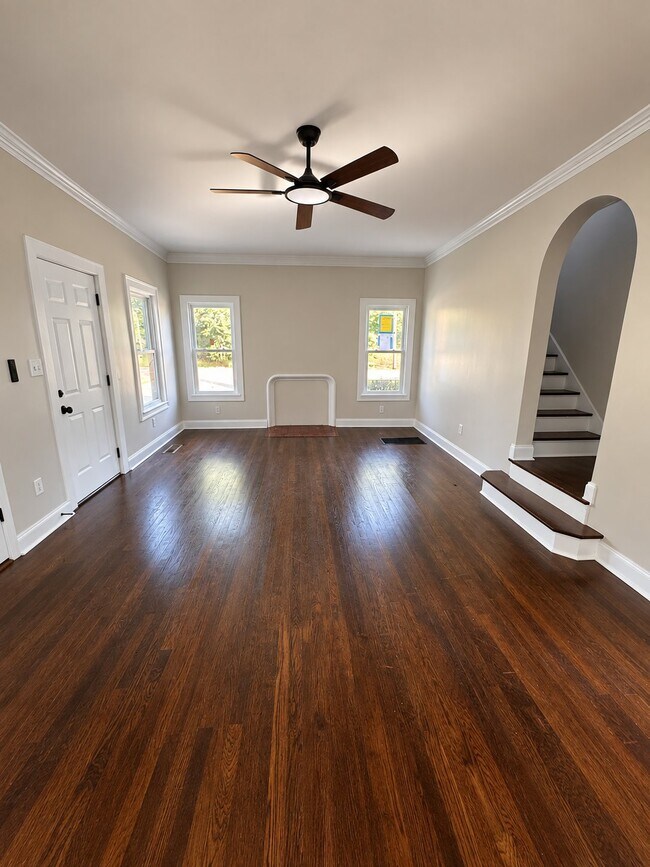 Foto del edificio - 236 Pinewood Ave