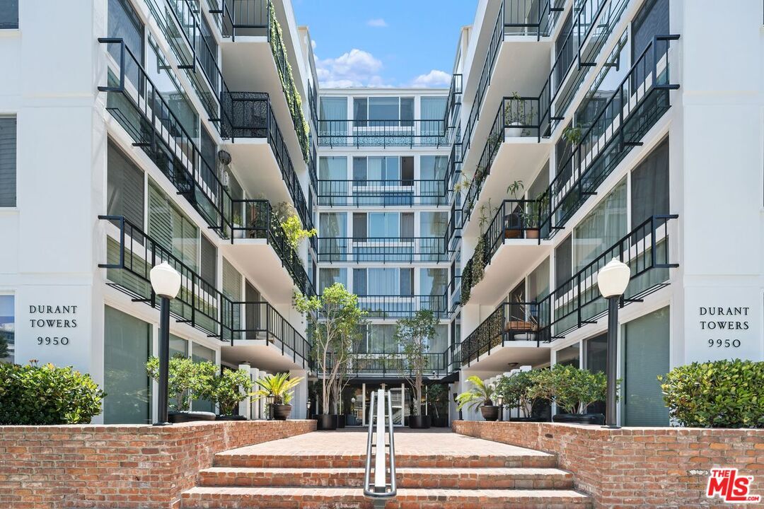 Foto principal - 9950 Durant Dr