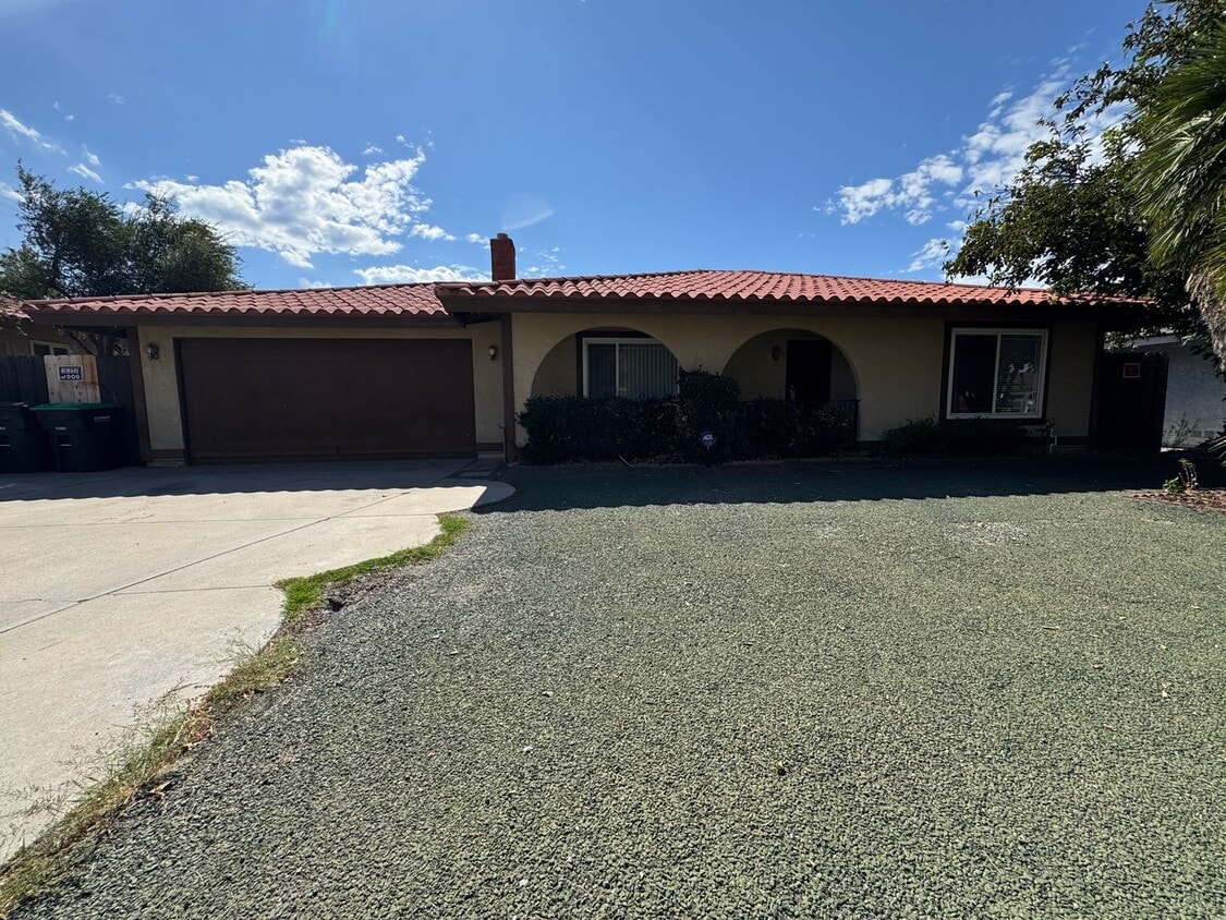 Primary Photo - Two Bedroom Two Bathroom Home in Hemet!