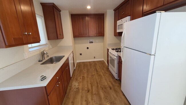 Building Photo - Two Bedroom One Bathroom Home in Carmichael