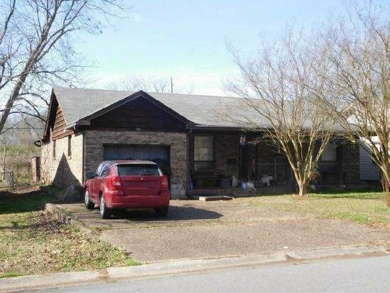 Primary Photo - 106 Saunders Dr