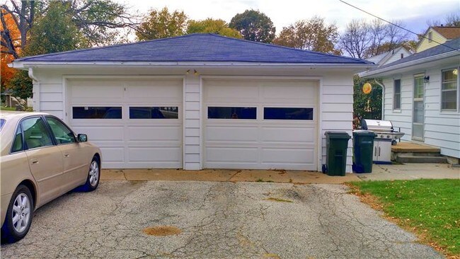 Building Photo - 1604 Guernsey Ct