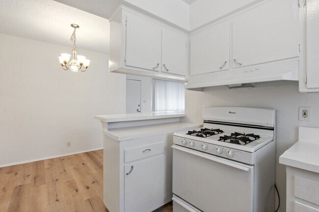 Foto del edificio - 744 S Windsor Blvd