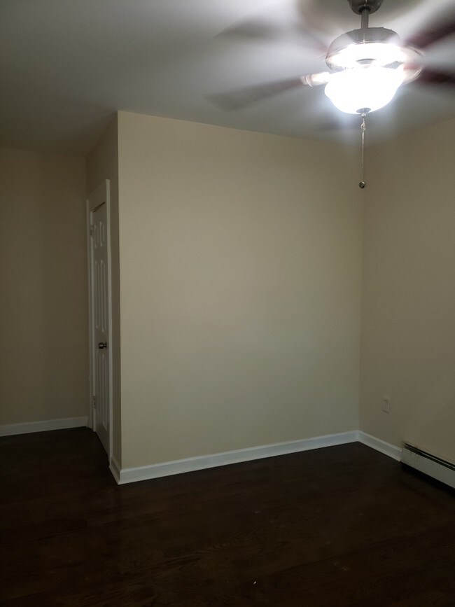 Foto del edificio - 476 N Maple Ave