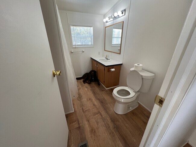 Foto del edificio - 8993 Moore Rd