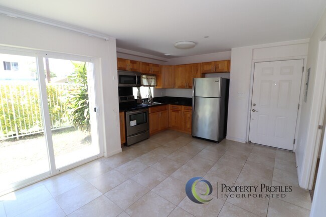 Foto del edificio - 2 Bedroom / 1 bath Ground Floor Kapahulu Apartment - Available Now!