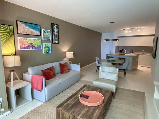 Building Photo - 4011 S Ocean Dr