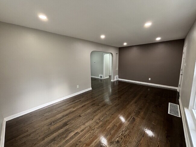 Foto del edificio - Charming 4-bed home in Gary!