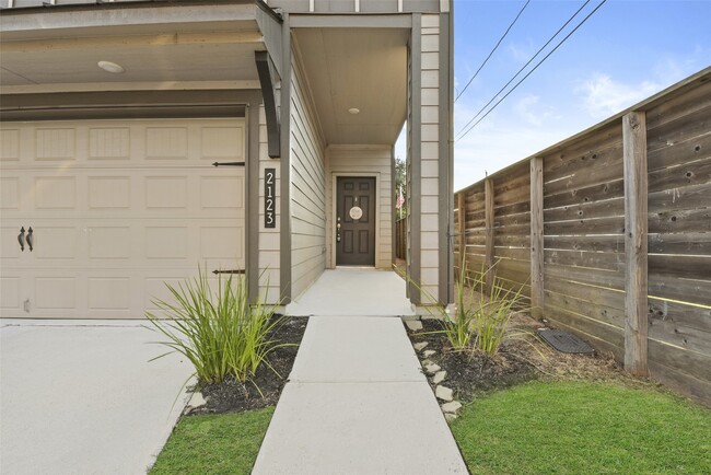 Building Photo - 2123 Sequoia Woods Dr