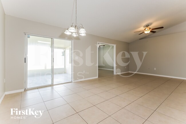 Foto del edificio - 4830 Mill Run Dr