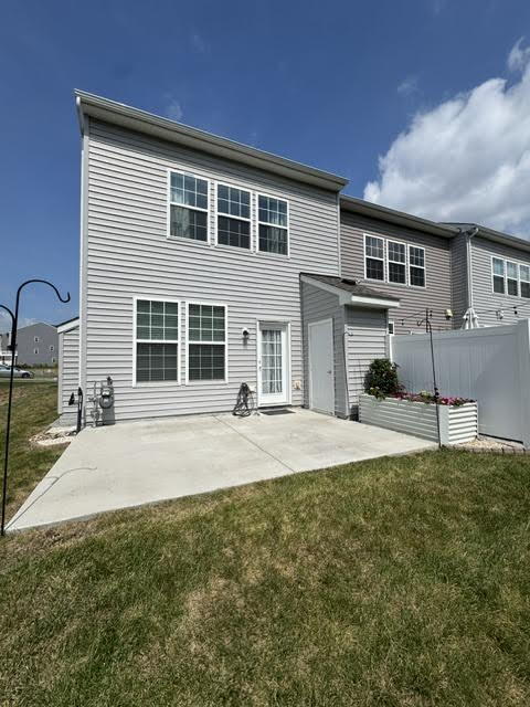 Foto del edificio - Modern End-Unit Townhome – Solar Powered, Garage, Pet Friendly, and HOA Amenities Included