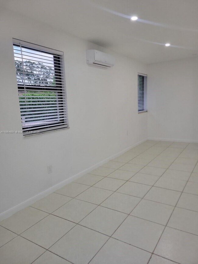 Foto del edificio - 8415 NW 171st St