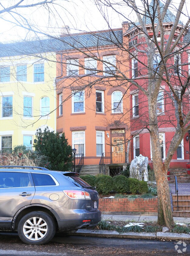 Primary Photo - 1932 Biltmore St NW
