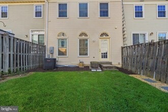 Building Photo - 7978 Revenna Ln
