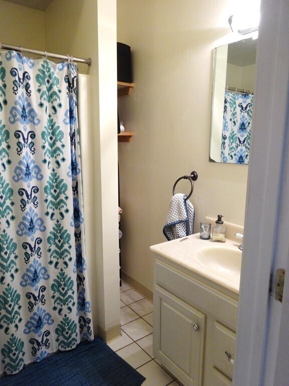 Building Photo - 815 E 4th St