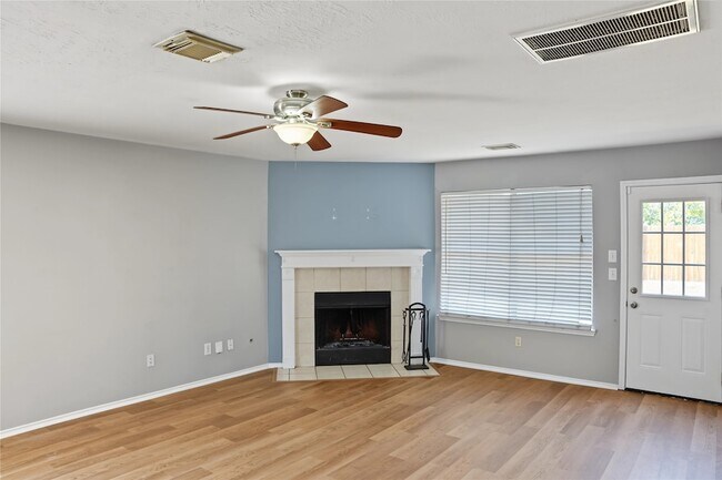 Foto del edificio - 3907 Starbridge Pointe Ln