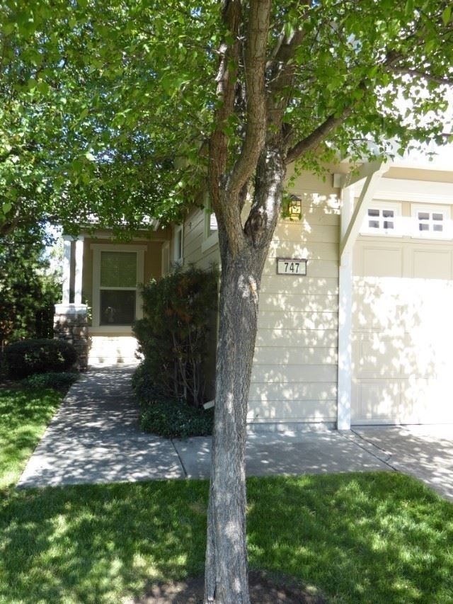 Building Photo - 747 SW Silver Lake Blvd