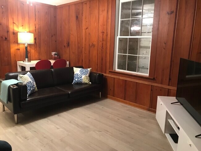 Foto del edificio - 212 Westwood Dr Apt 2