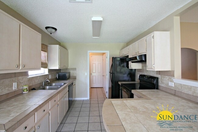 Building Photo - Lovely Home Just Minutes from Hurlburt Fie...