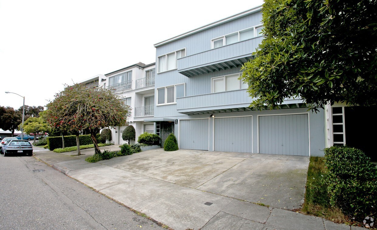 Building Photo - 22-24 Heather Ave
