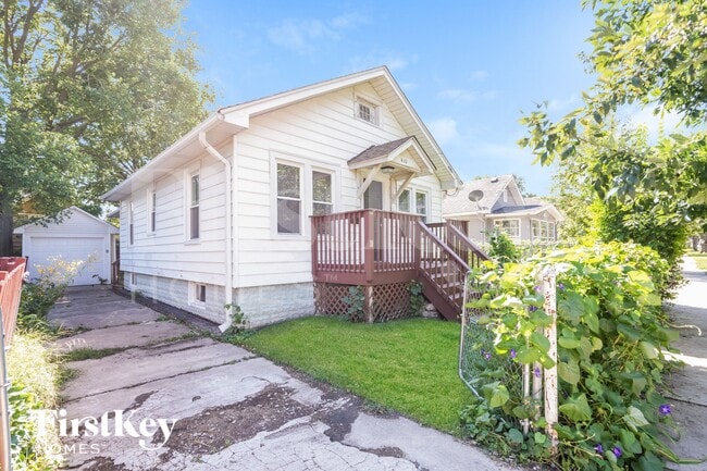 Building Photo - 410 Bangs St