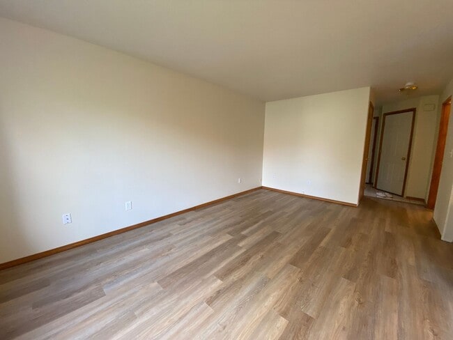 Building Photo - Updated 3 Bedroom Duplex with Garbage Paid!