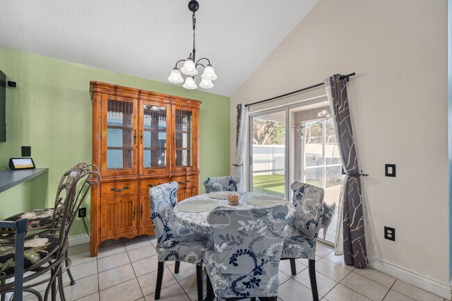 Foto del edificio - 3316 Pine Top Dr