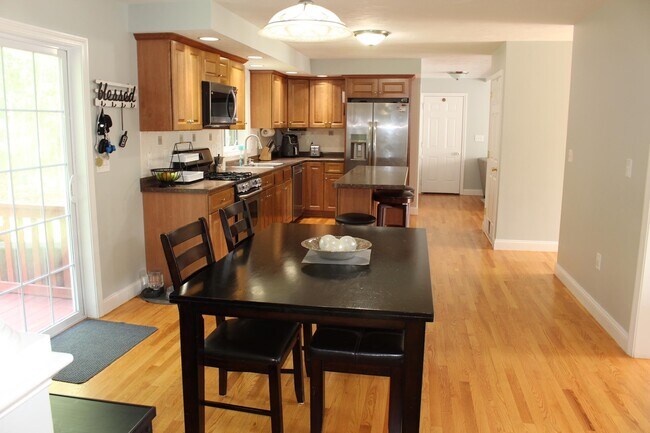 Foto del edificio - 48 Hickory Ln
