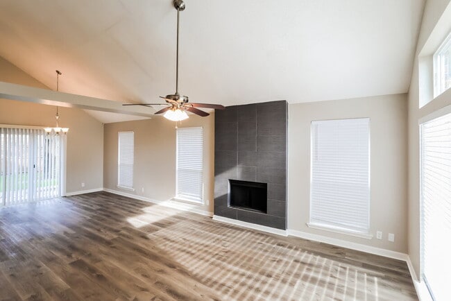 Building Photo - 5320 Rowcrop Dr