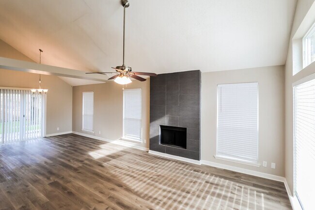 Foto del edificio - 5320 Rowcrop Dr
