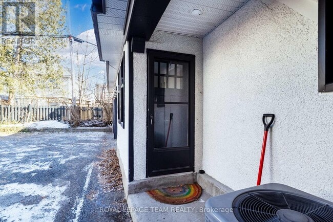 Building Photo - 325 Hinchey Ave