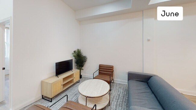 Foto del edificio - 529 42nd Street Northeast