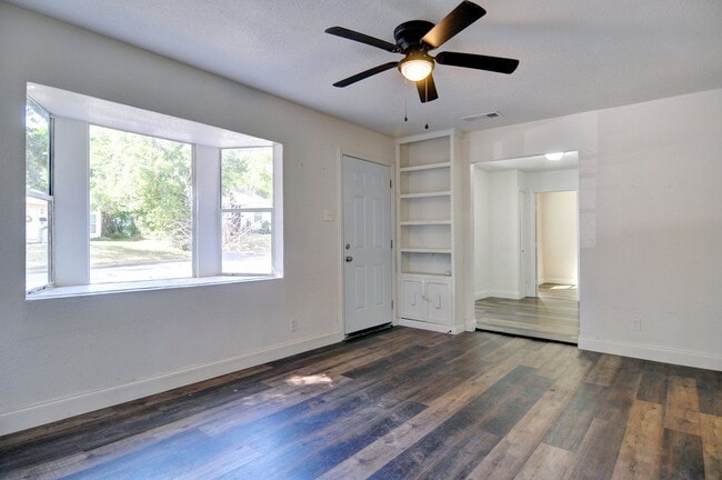 Foto del edificio - 3 bed 2 bath