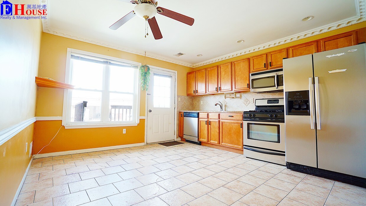 147 Dartmouth Loop, Staten Island, NY 10306 Townhome Rentals in