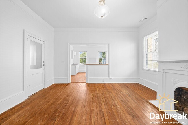 Foto del edificio - 112 E Anderson St