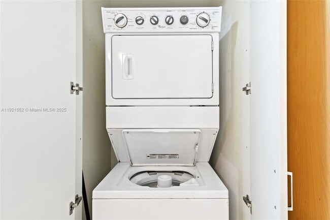 Building Photo - 350 S Miami Ave