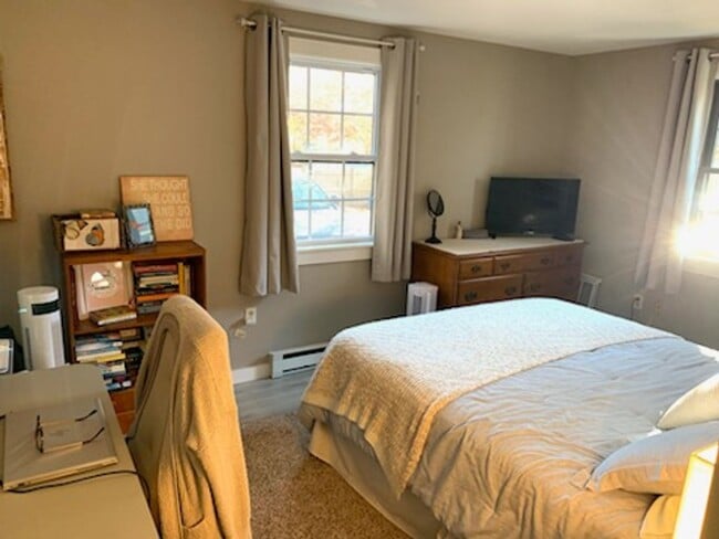Building Photo - 2 Bedroom, 1 Bedroom Condo Year Round-Sein...