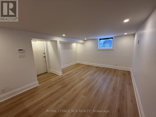 Building Photo - 86 Roxborough Rd