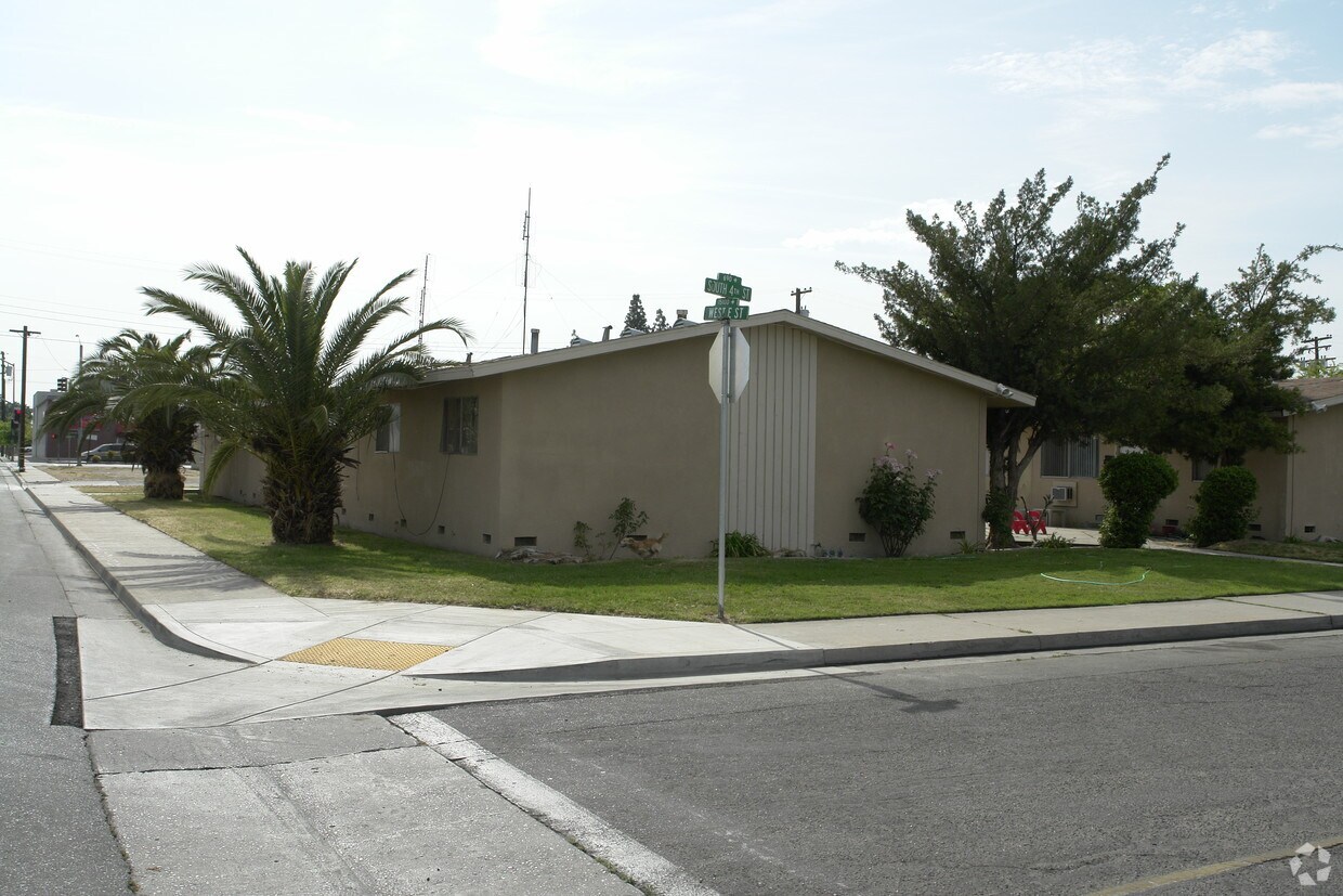 704 S 4th St, Kerman, CA 93630 704 S 4th St Kerman, CA