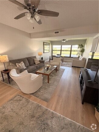 Building Photo - 31 Plantation Dr