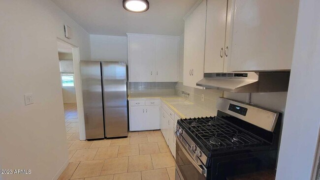 Building Photo - 2141 E Osborn Rd