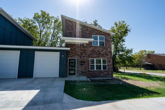 Foto del edificio - 3 Bed / 2.5 Bath Near Downtown Tulsa!
