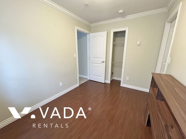 Photo du bâtiment - 1 Bedroom Basement Suite Rental 1-1152 Eas...