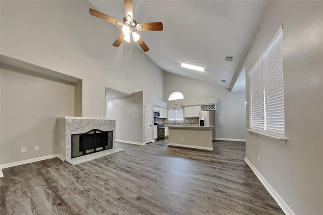 Foto del edificio - 20415 Drakewood Dr