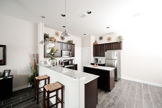 Foto del edificio - LUXURY TOWNHOME LOCATED IN BASTROP, TEXAS!