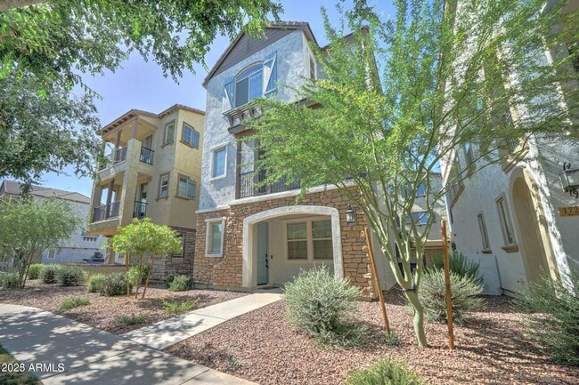 Building Photo - 1717 E Dogwood Ln
