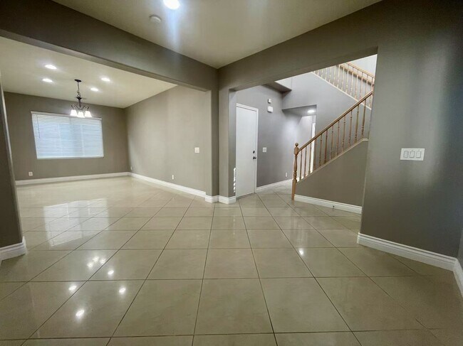 Foto del edificio - Beautiful two-story home in Southern Highl...