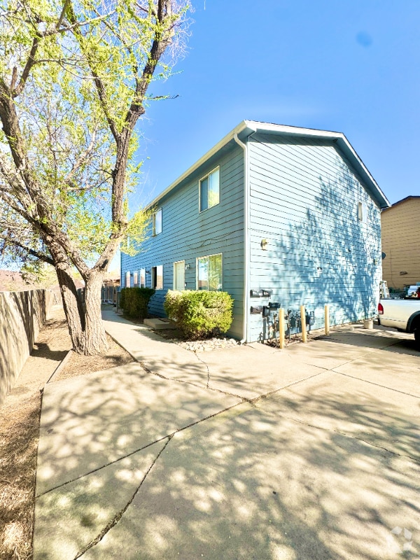 Building Photo - 4325 Lashelle Ave