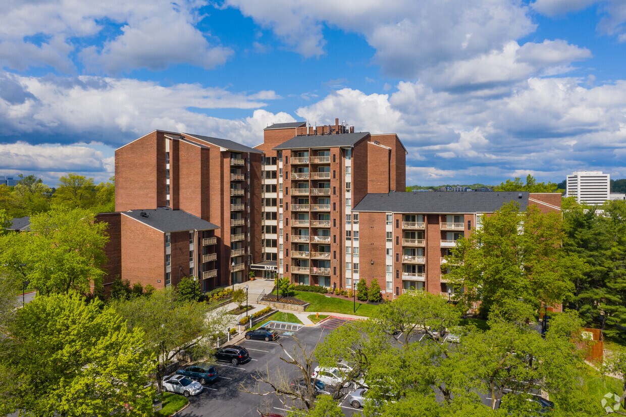 Columbia Pointe Apartments in Columbia, MD